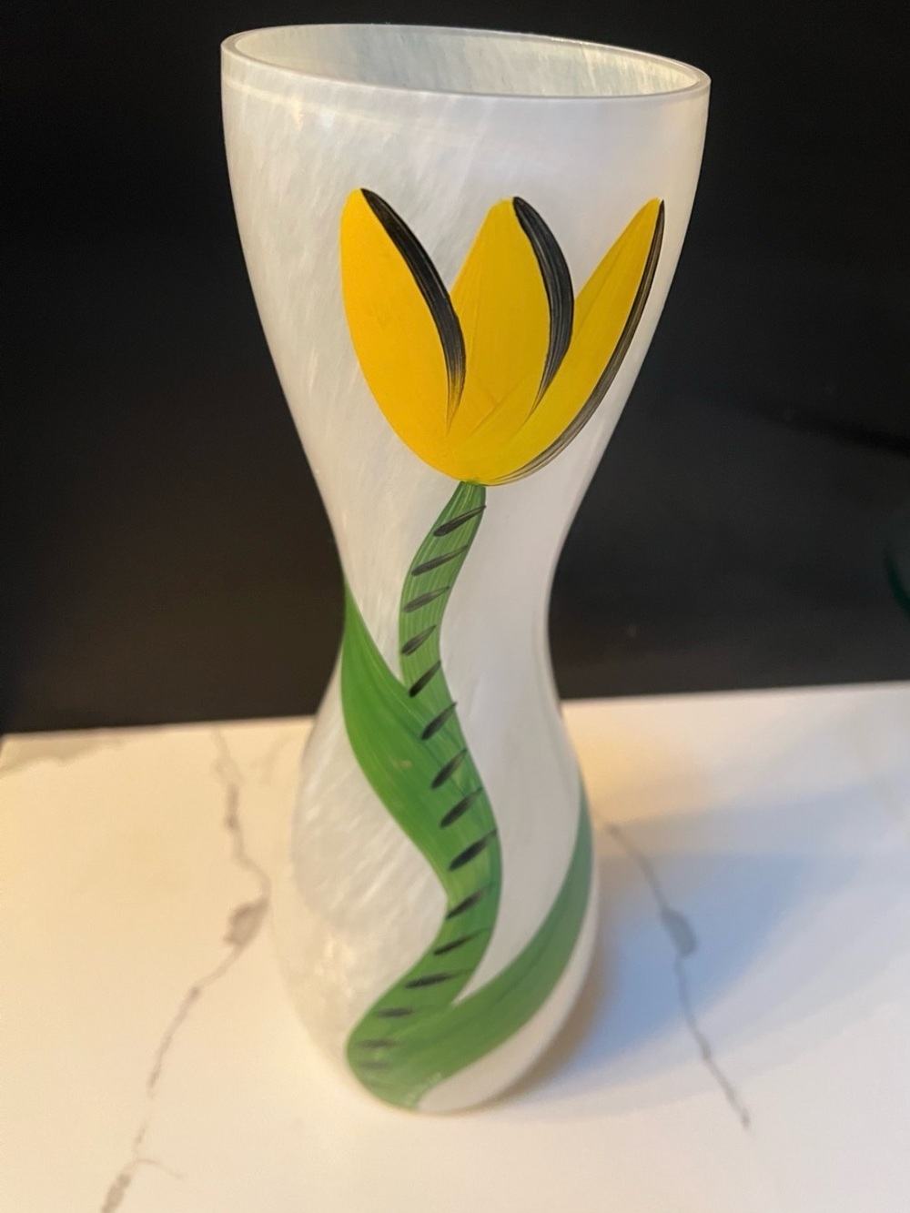 Kosta Boda Tulipa Art Vase designed by Ulrica Hydman-Vallien 10.25”